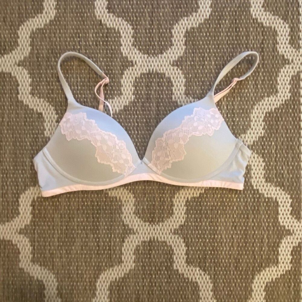 Victoria’s Secret body by Victoria no wire bra size 36B